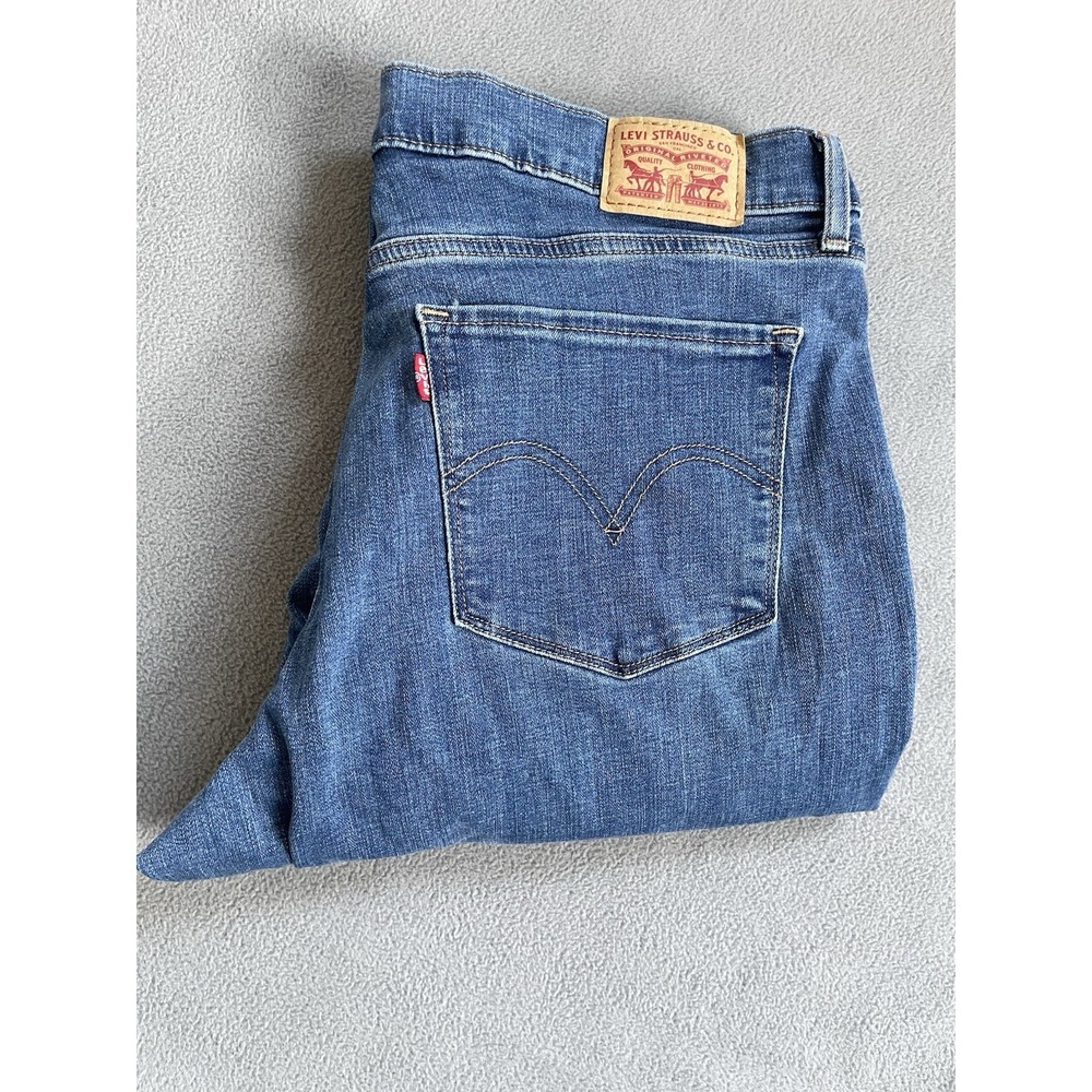 Levi's Women's Classic Straight‎ Jeans • Size 32  W32 L27